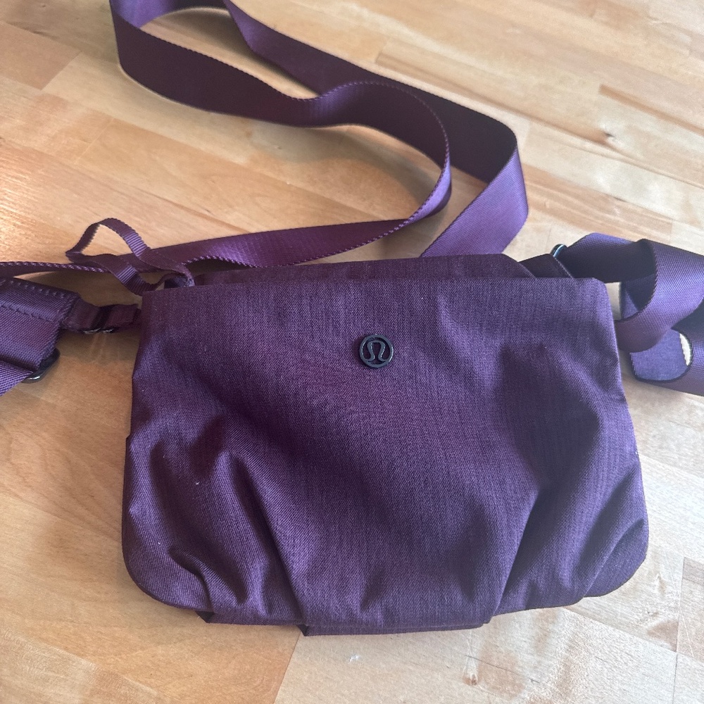 Lululemon belt/ crossbody bag